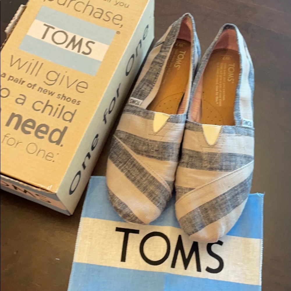 Tom’s Beige & Navy Stripe Classics Size 7